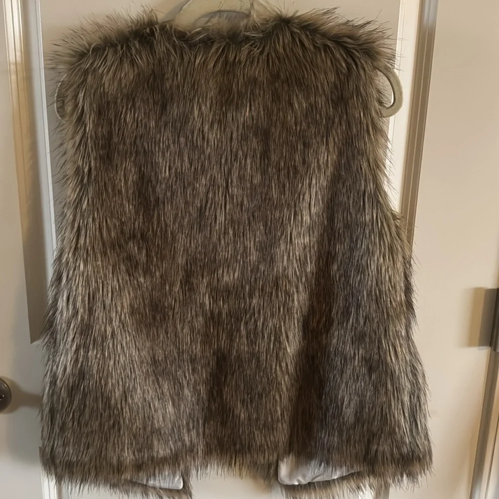Women’s Faux fur vest - Picture 2 of 8
